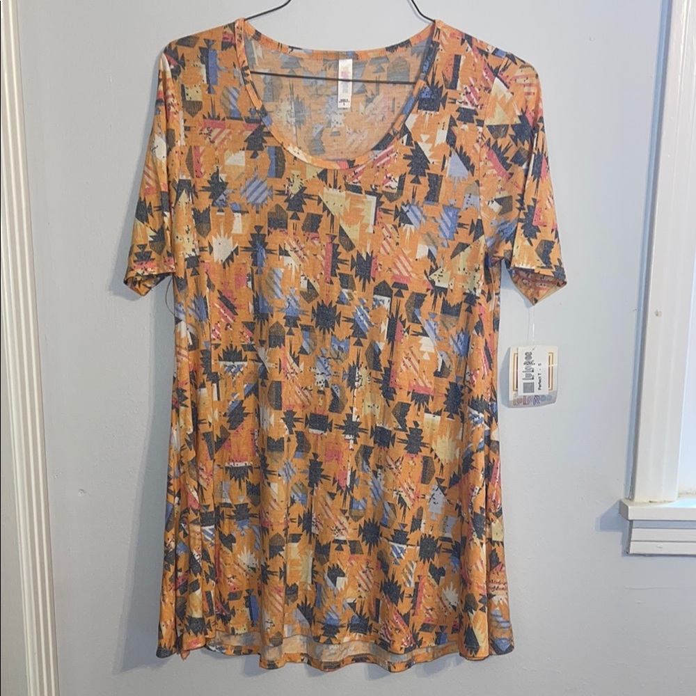 LuLaRoe women’s small geometric Perfect T